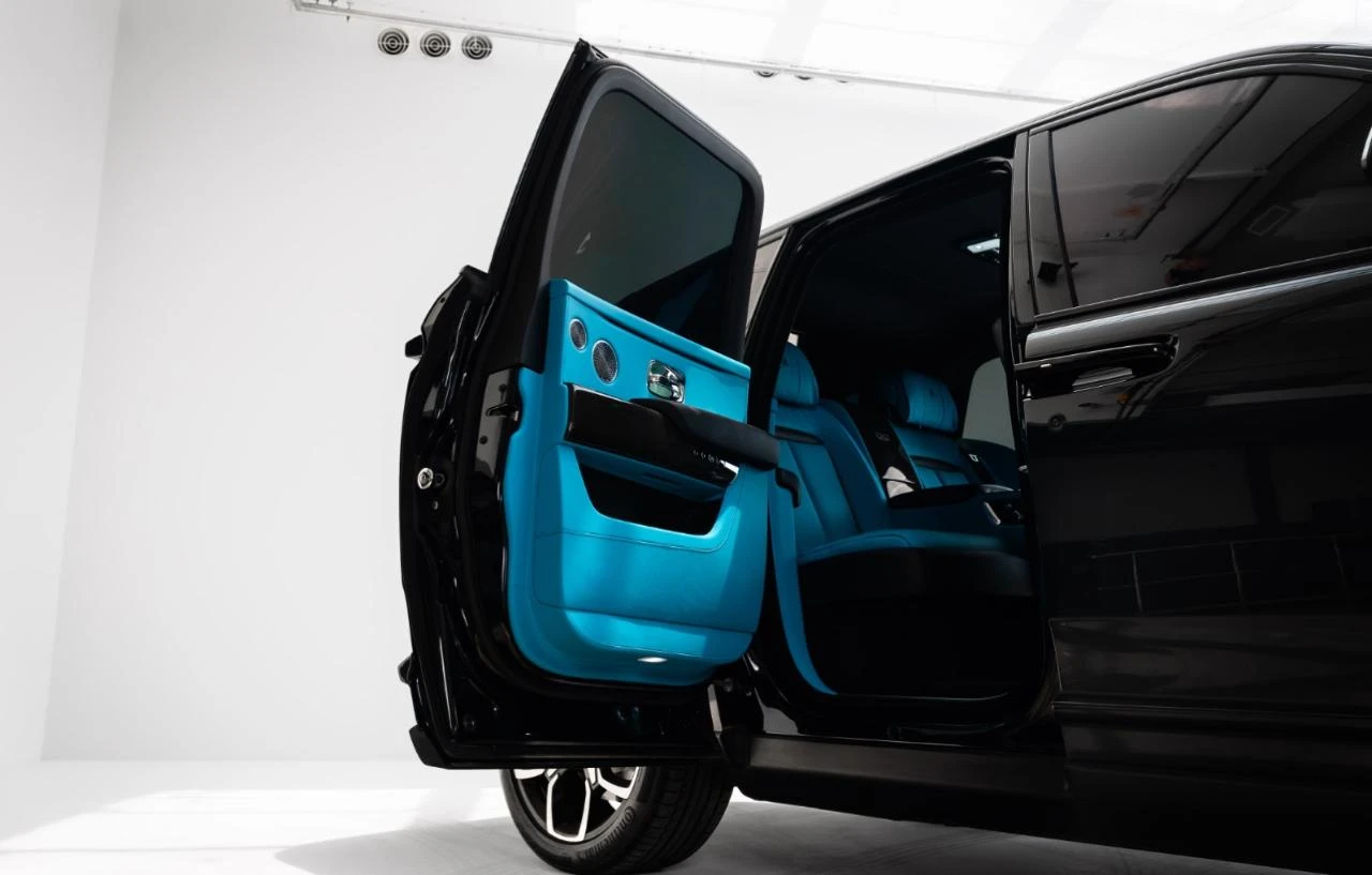 Rolls-Royce Rolls Royce Cullinan Black Badge 2023 - Luxury Car thumbnail NaN